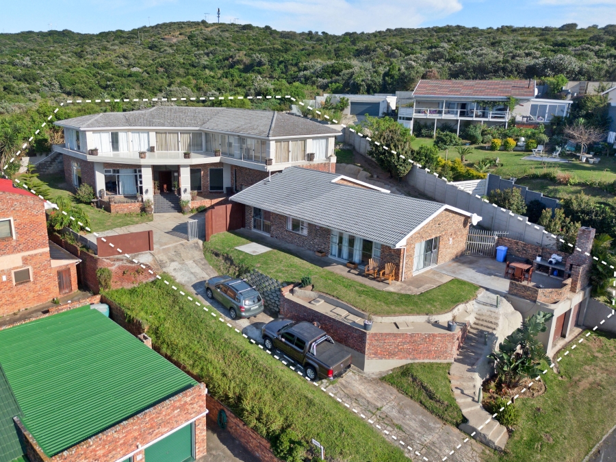 8 Bedroom Property for Sale in Winterstrand Eastern Cape
